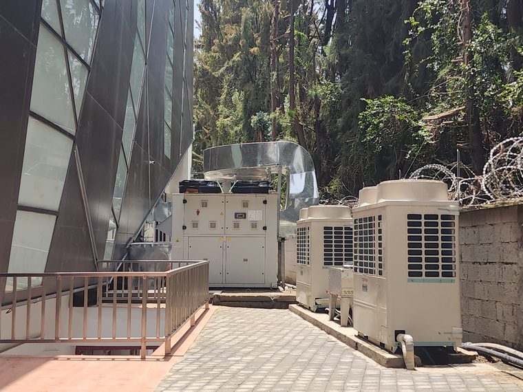 Rooftop AHU and VRF condensing units