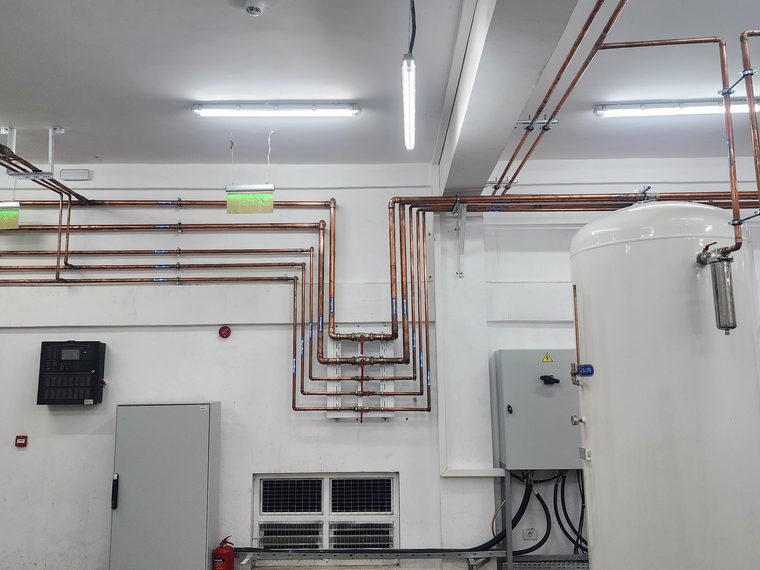 Plant house copper distribution manifold